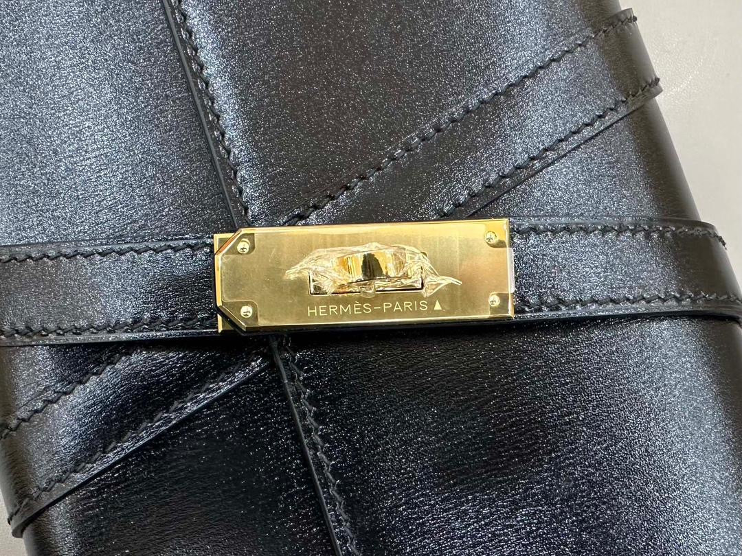 SS 2026 Shiny Leather Clutch