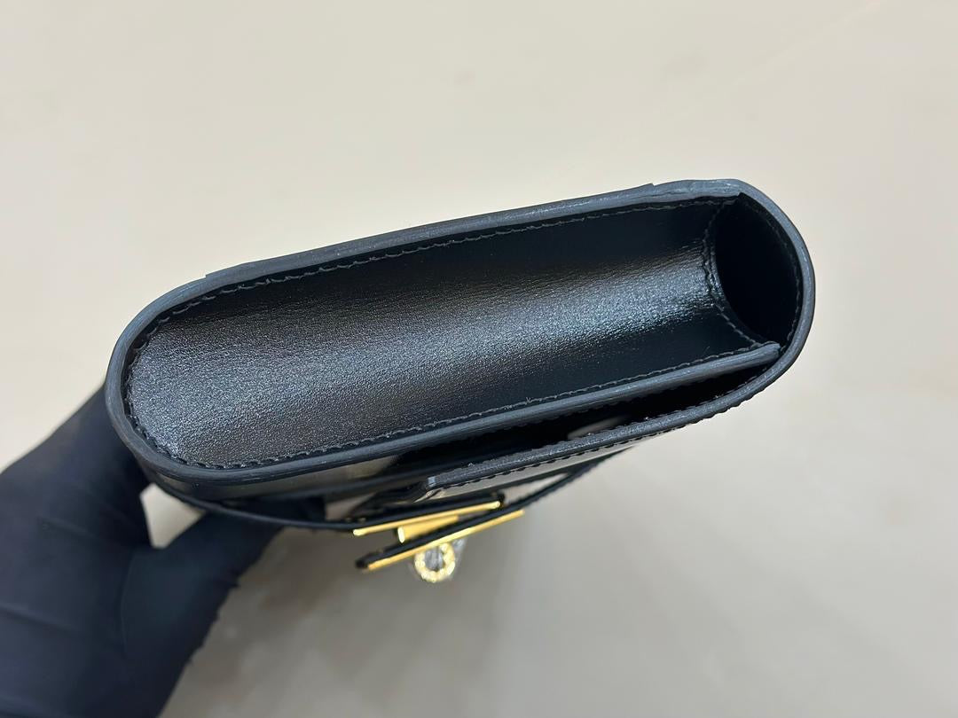 SS 2026 Shiny Leather Clutch