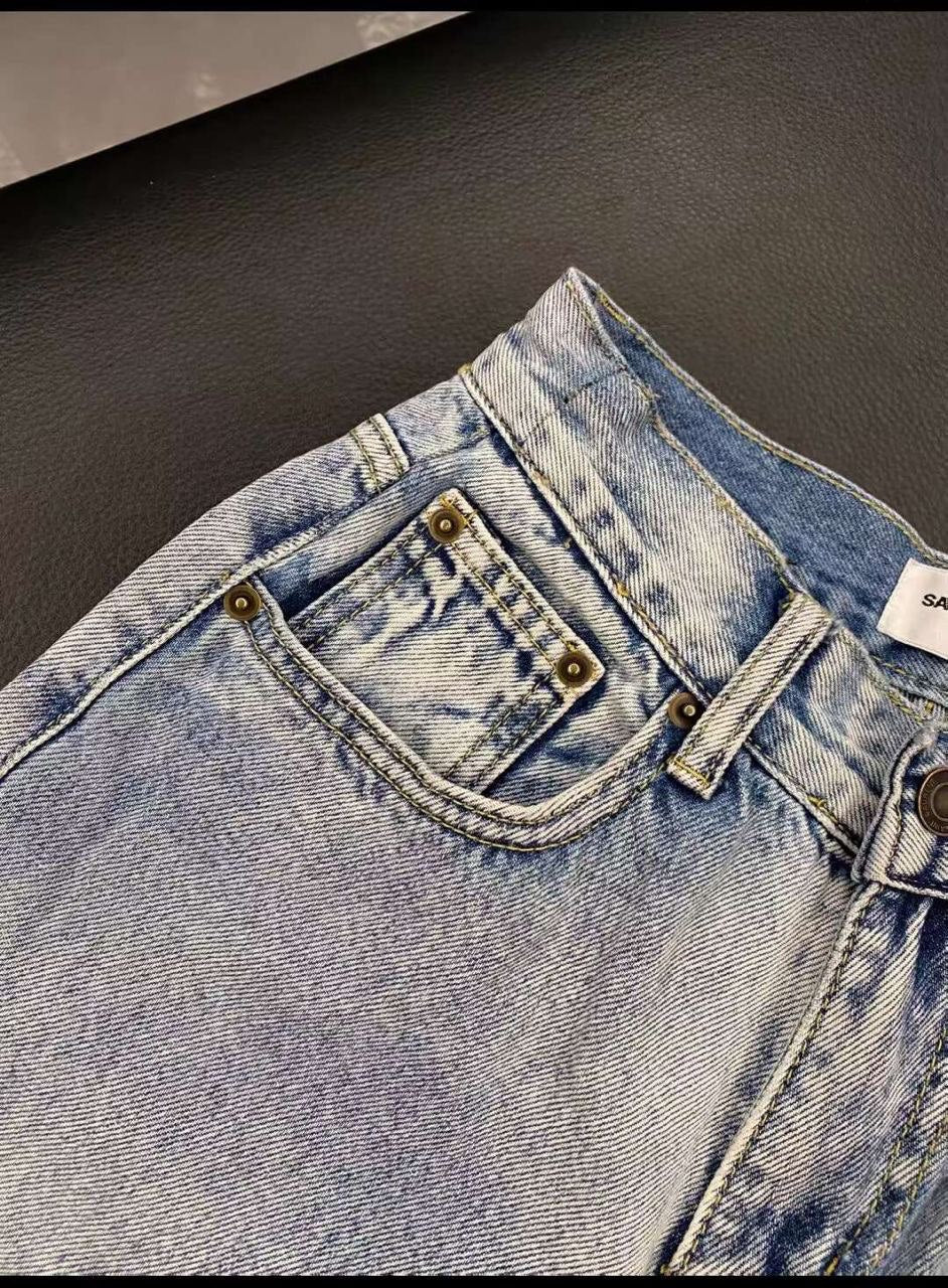 High-waisted vintage wash jeans