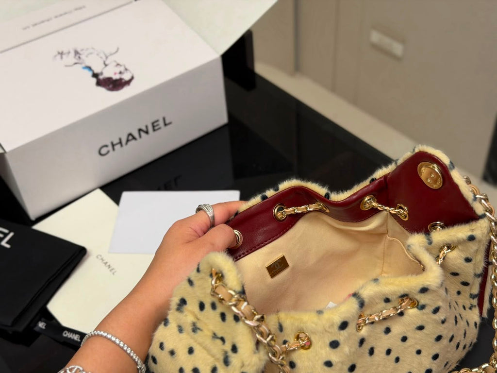 Cream Polka Dot Plush Chain Shoulder Bag