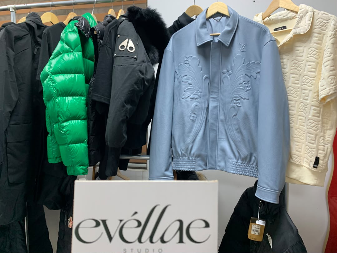 EVÉLLAE warehouse