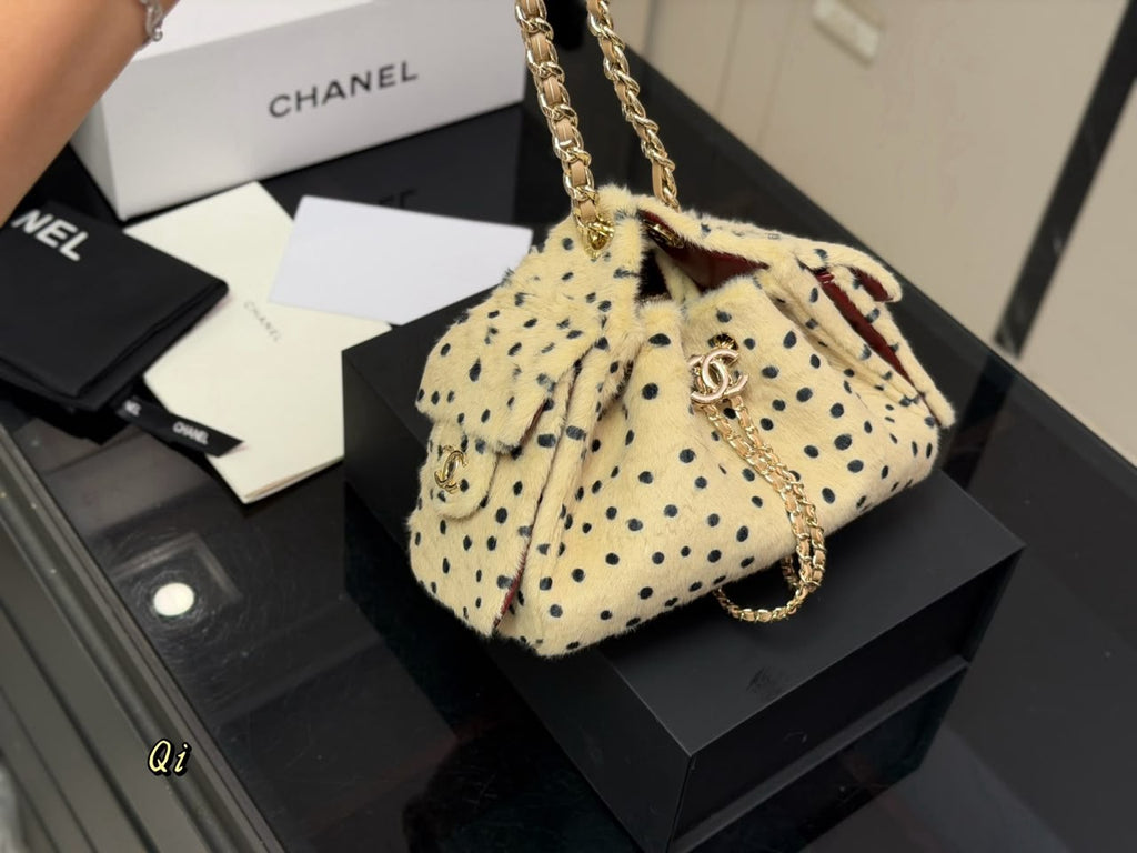 Cream Polka Dot Plush Chain Shoulder Bag