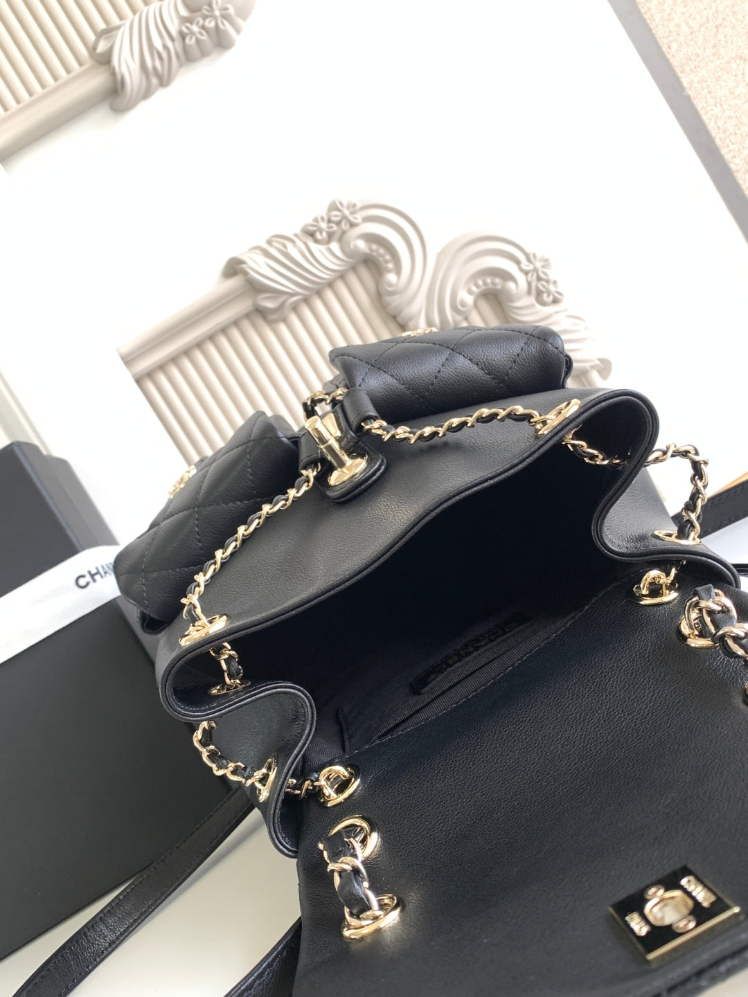 Classic Nubuck Sheepskin Shoulder Bag – 22cm