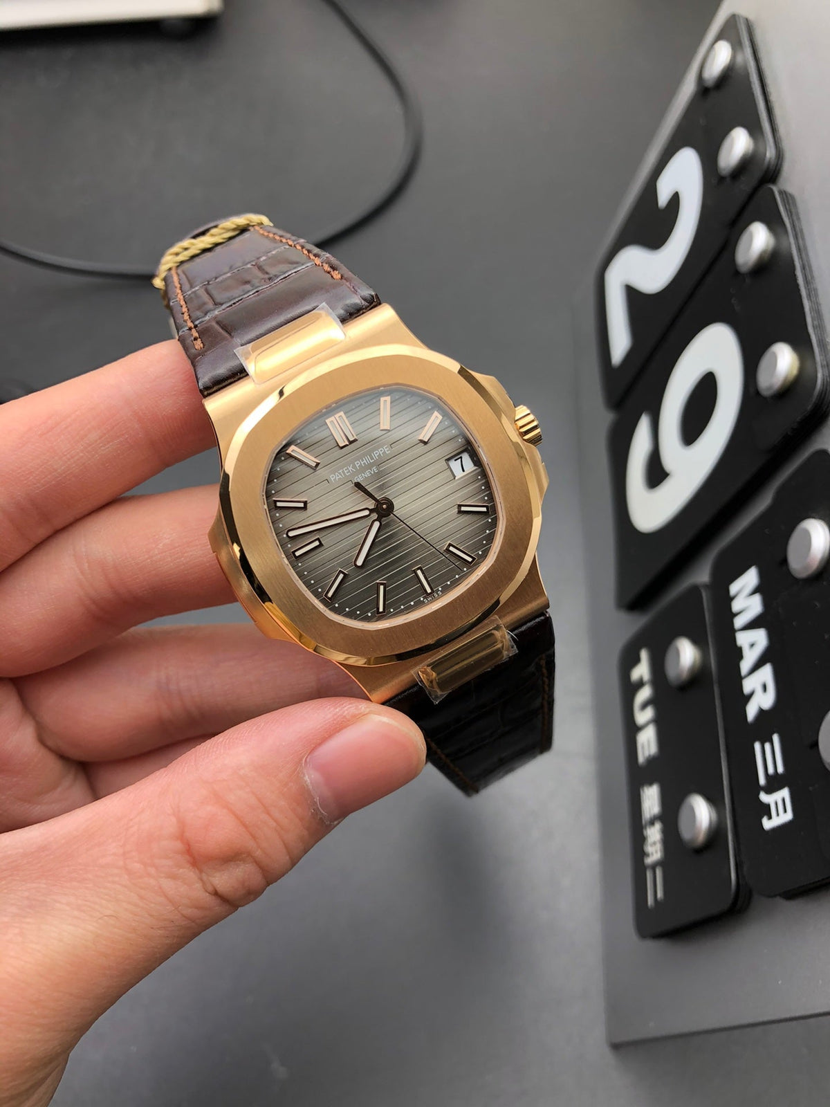 Rose Gold Leather Strap Watch 40 mm