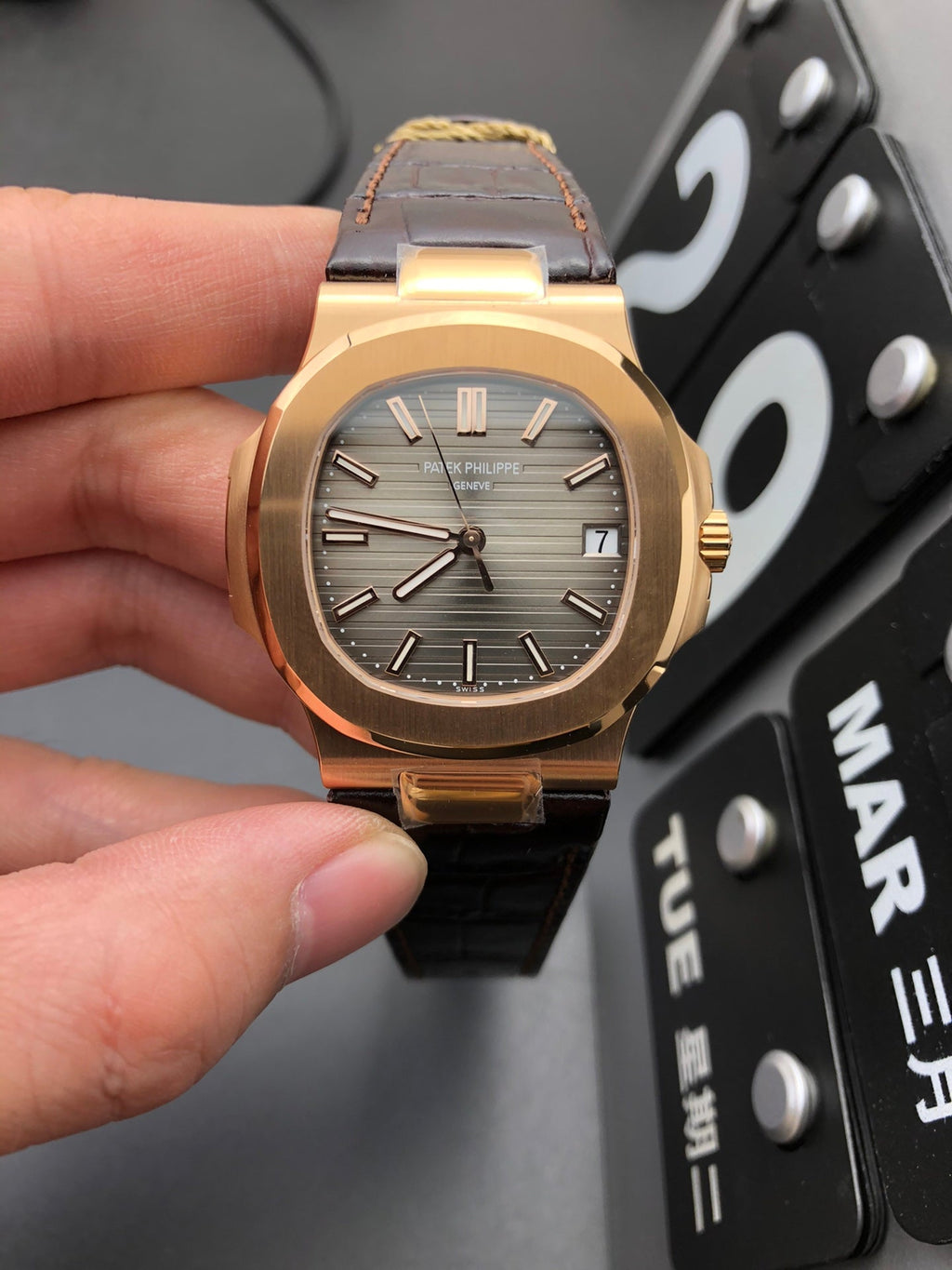 Rose Gold Leather Strap Watch 40 mm