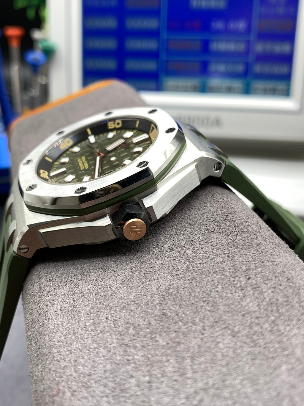 Green Diver Automatic Watch 42 mm