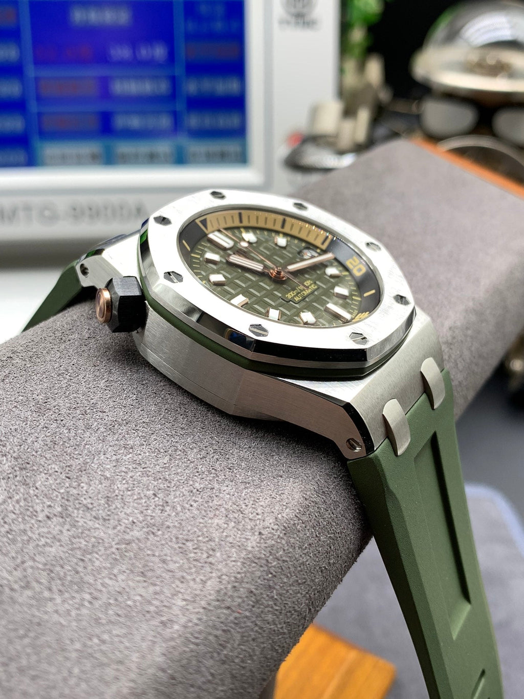 Green Diver Automatic Watch 42 mm