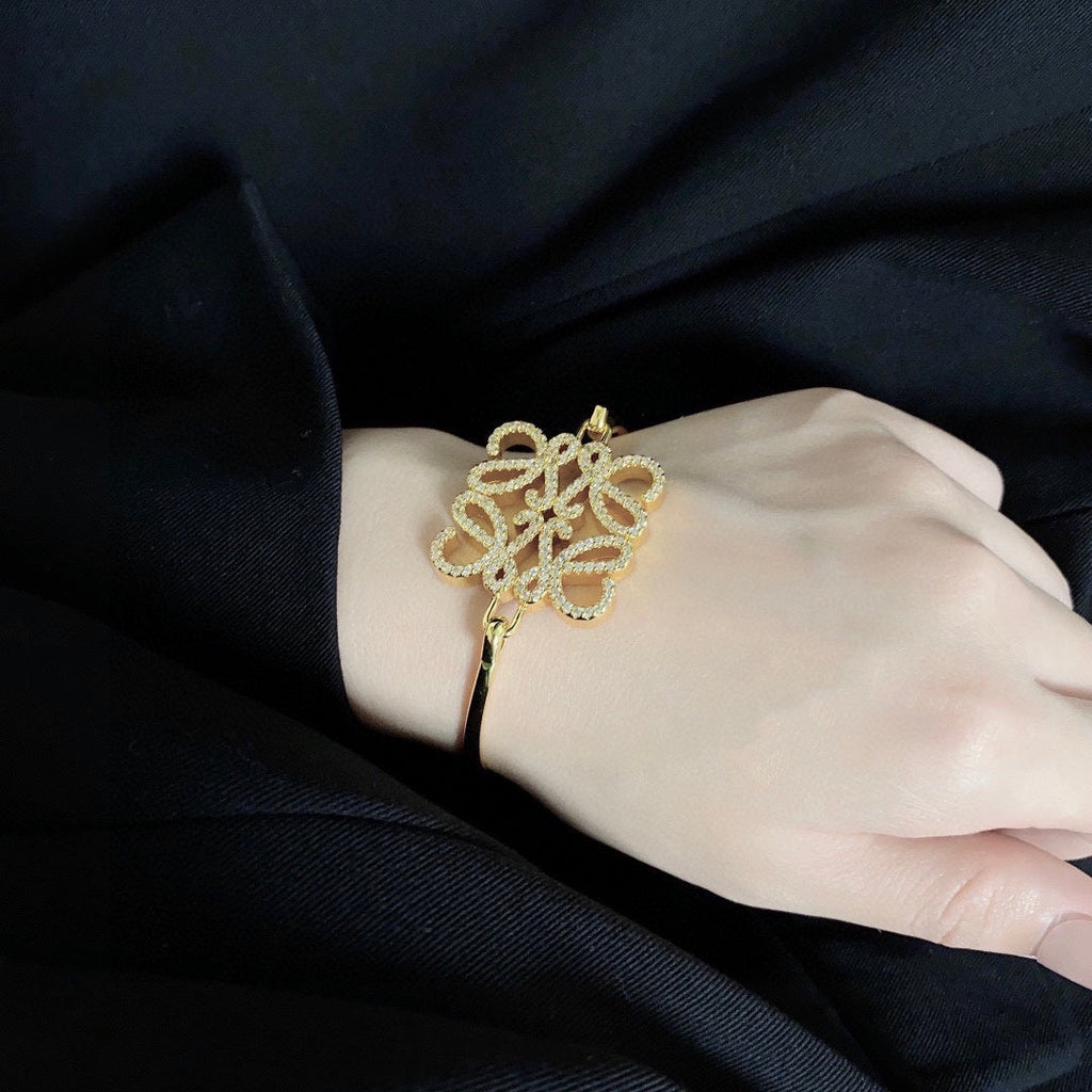LW Pendant Bracelet