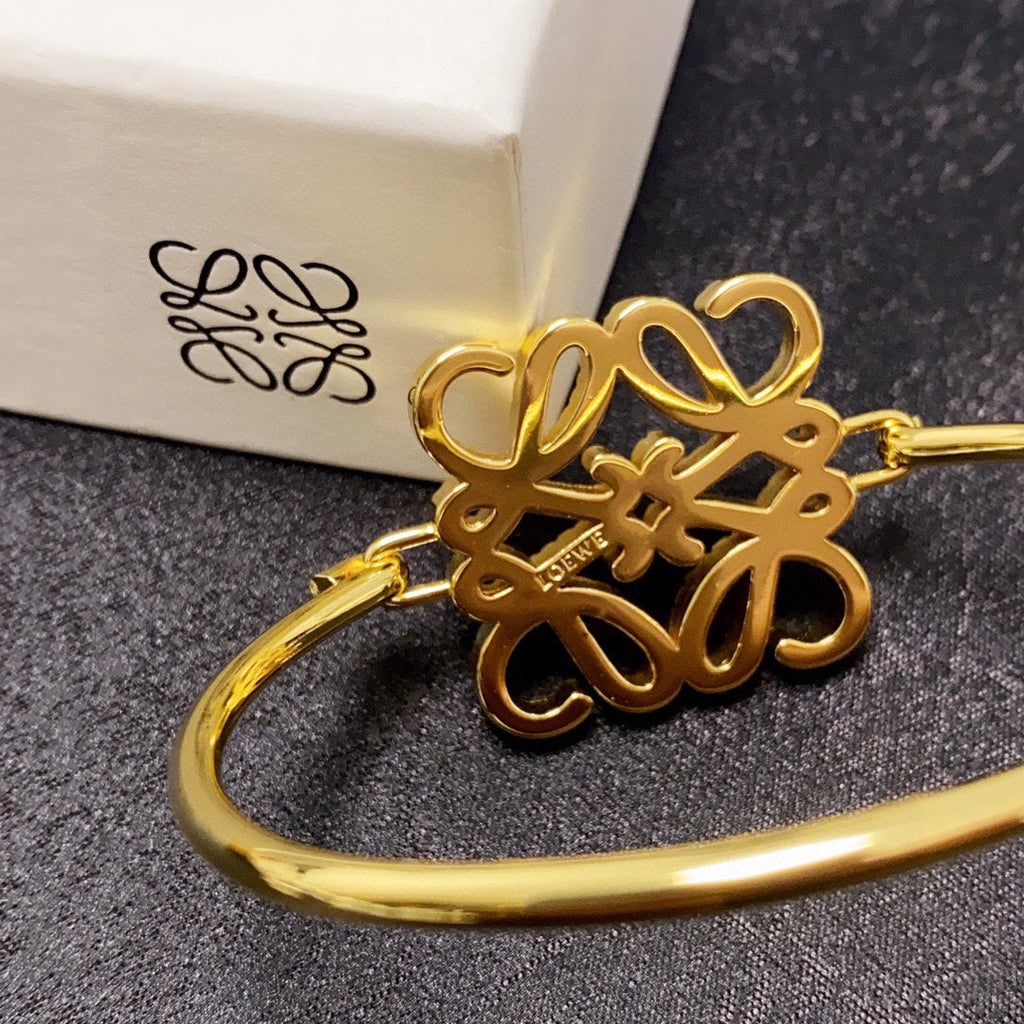 LW Pendant Bracelet