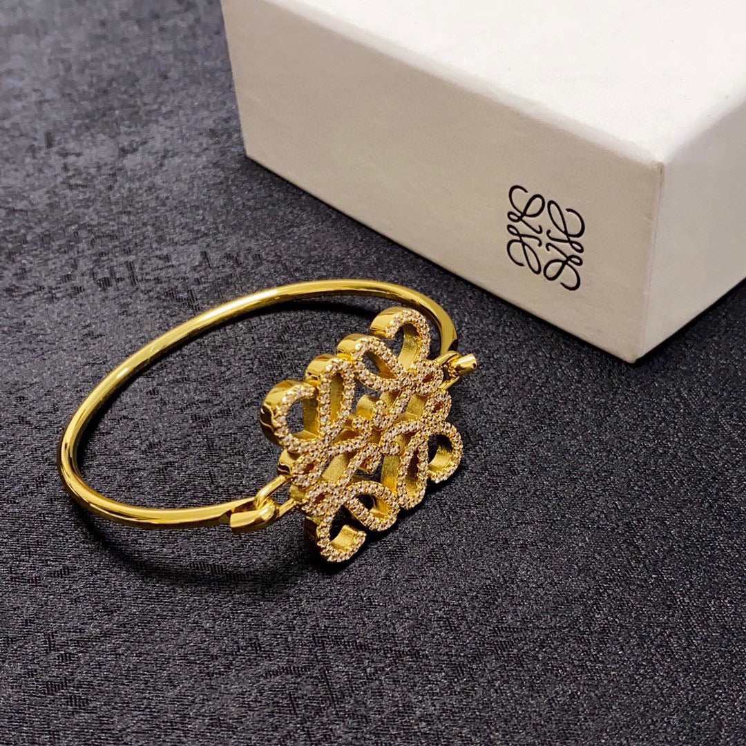 LW Pendant Bracelet