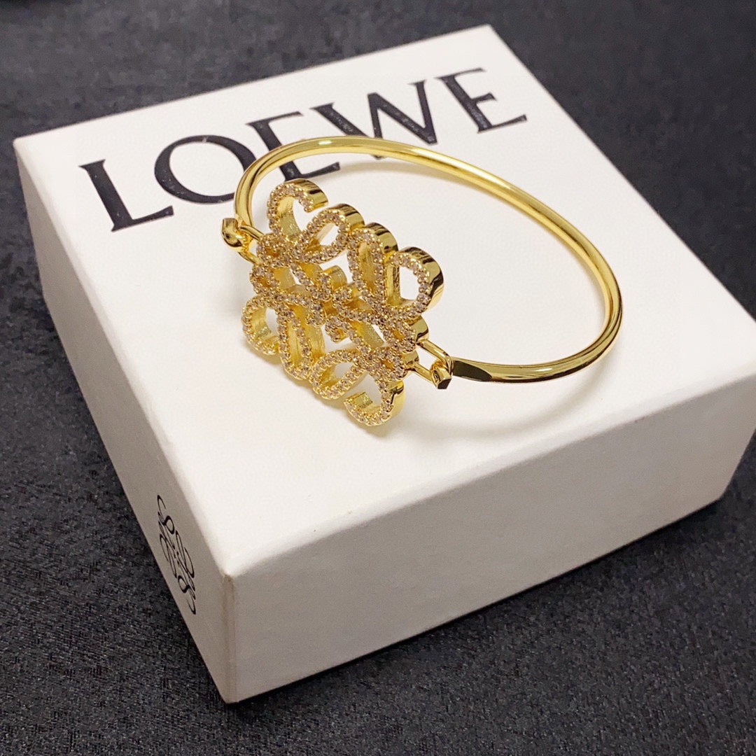 LW Pendant Bracelet