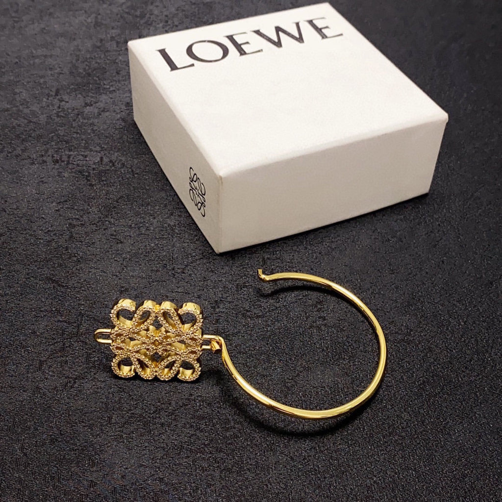 LW Pendant Bracelet