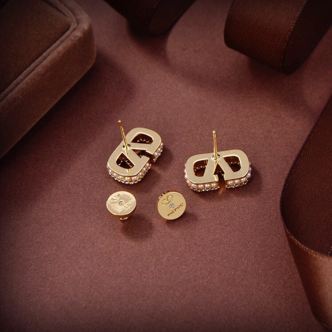 V Half-Pearl Half-Stone Earrings