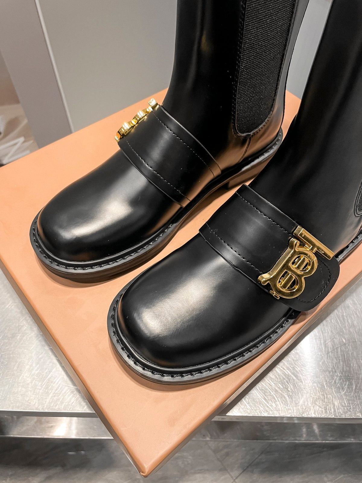 Women’s Chelsea Ankle Boots