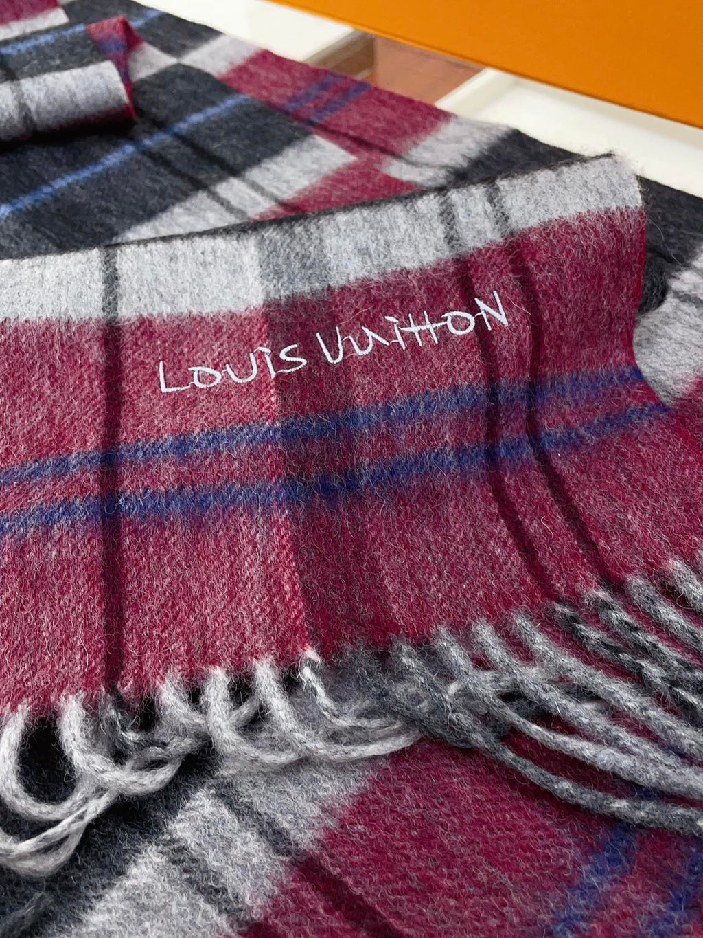 Classic Cashmere Scarf – Unisex Design