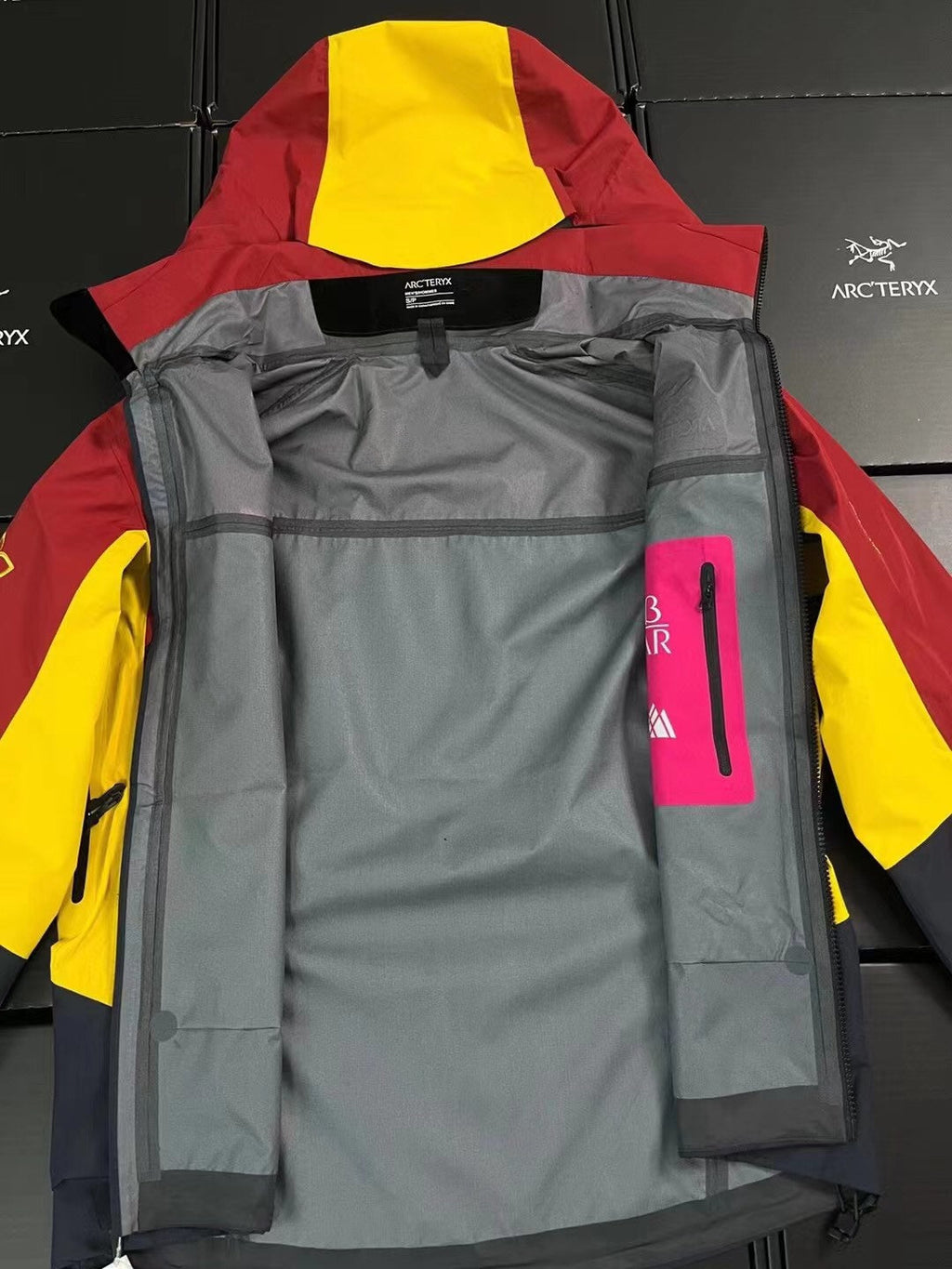 Kawagbo Bata AR Hard Shell Jacket