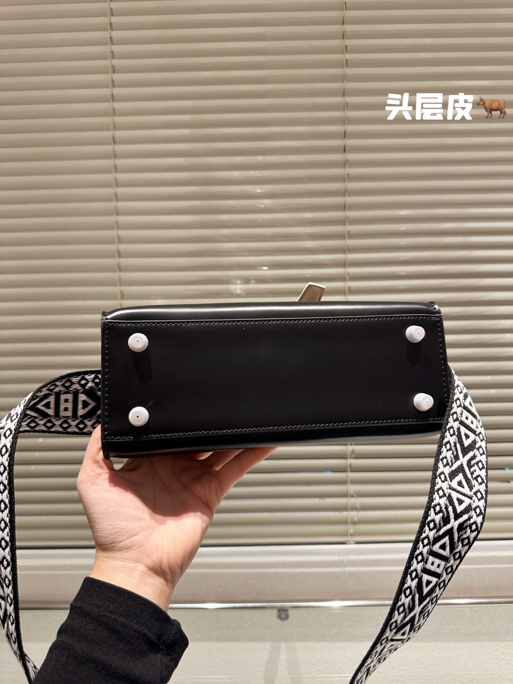 25 Litchi Leather – Premium Edition