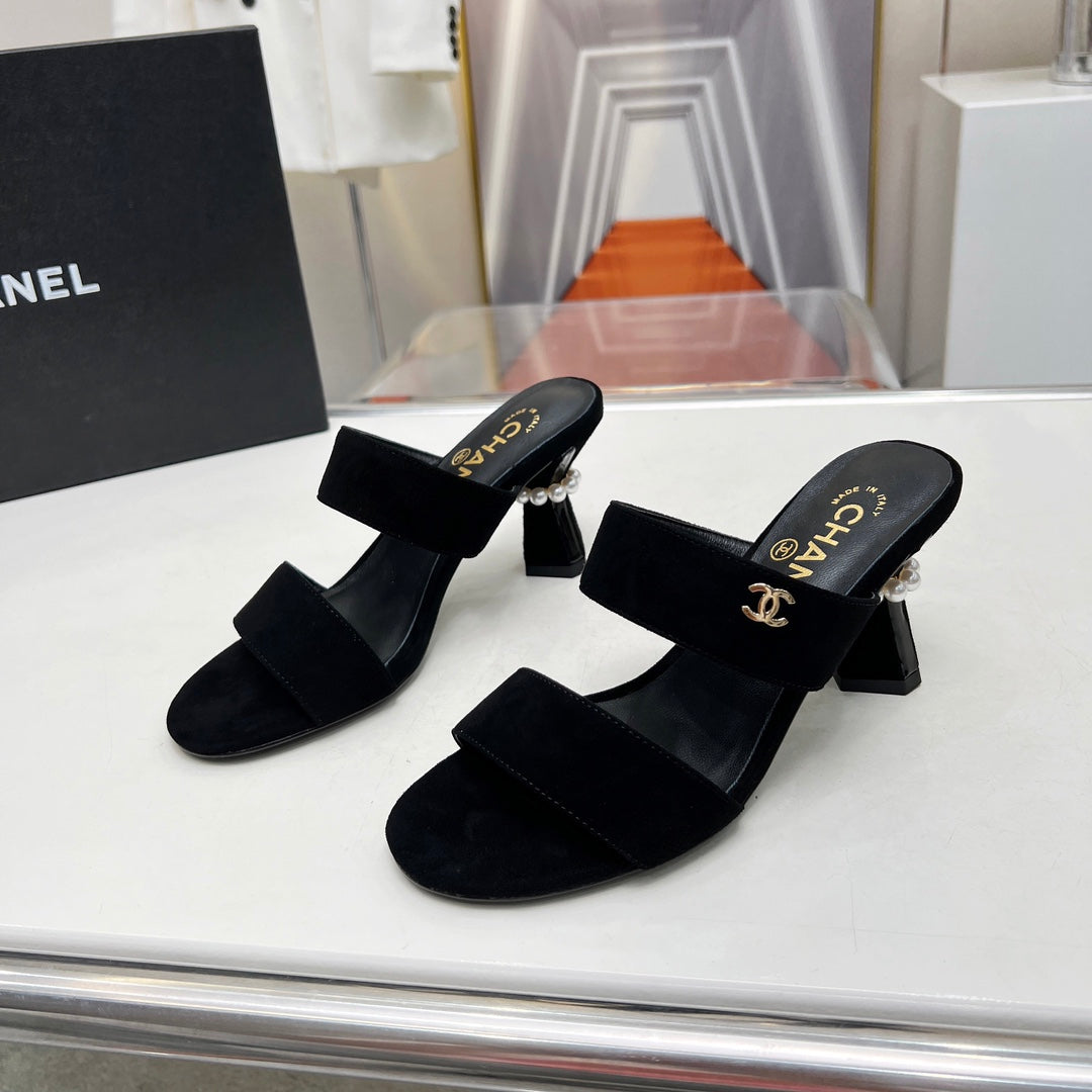 Retro Round-Toe Velvet Sandals