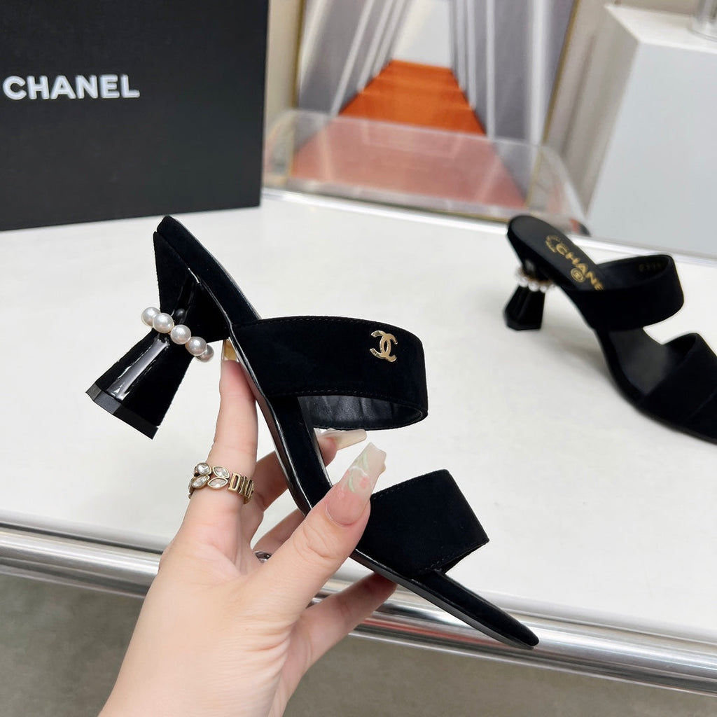 Retro Round-Toe Velvet Sandals