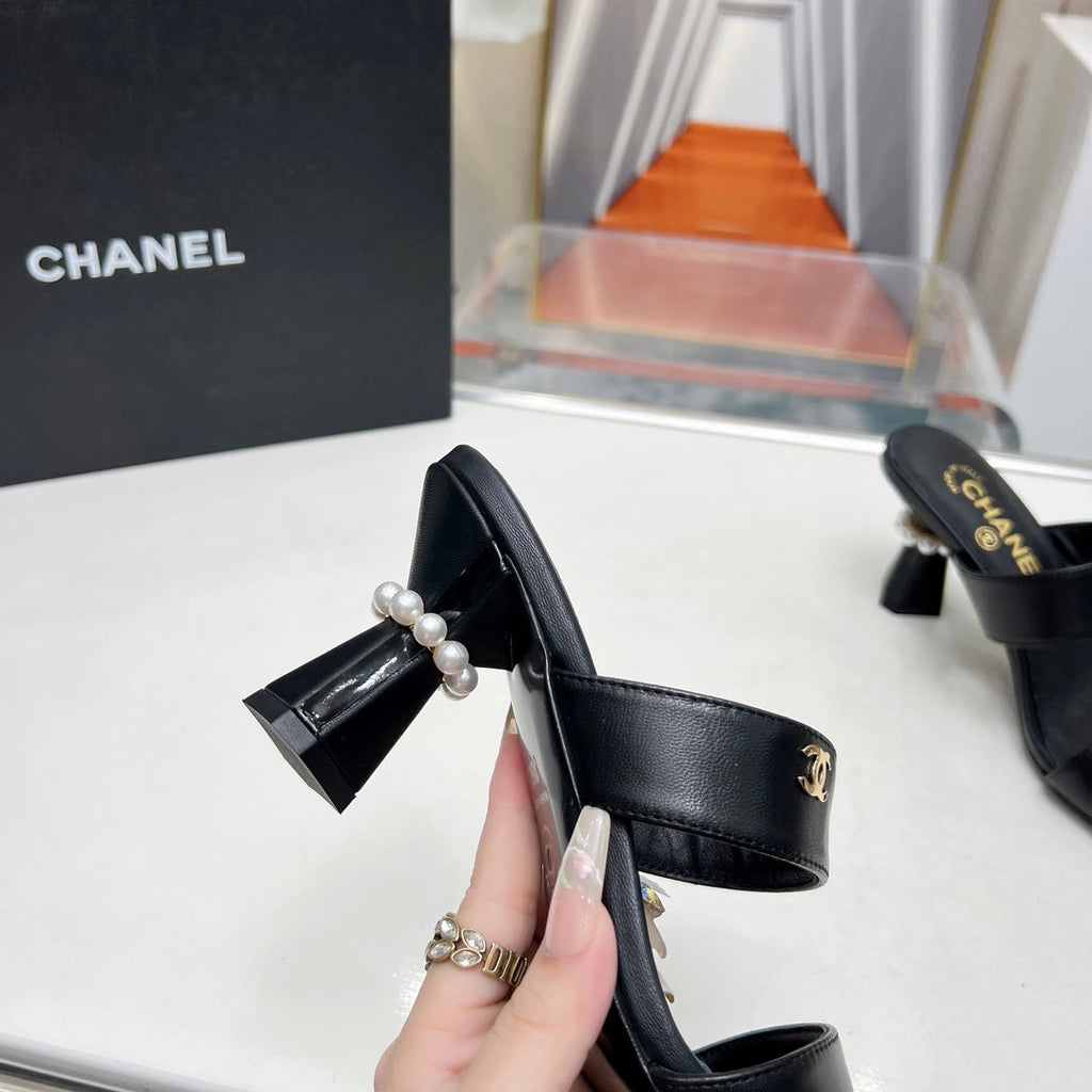 Retro Round-Toe Sandals