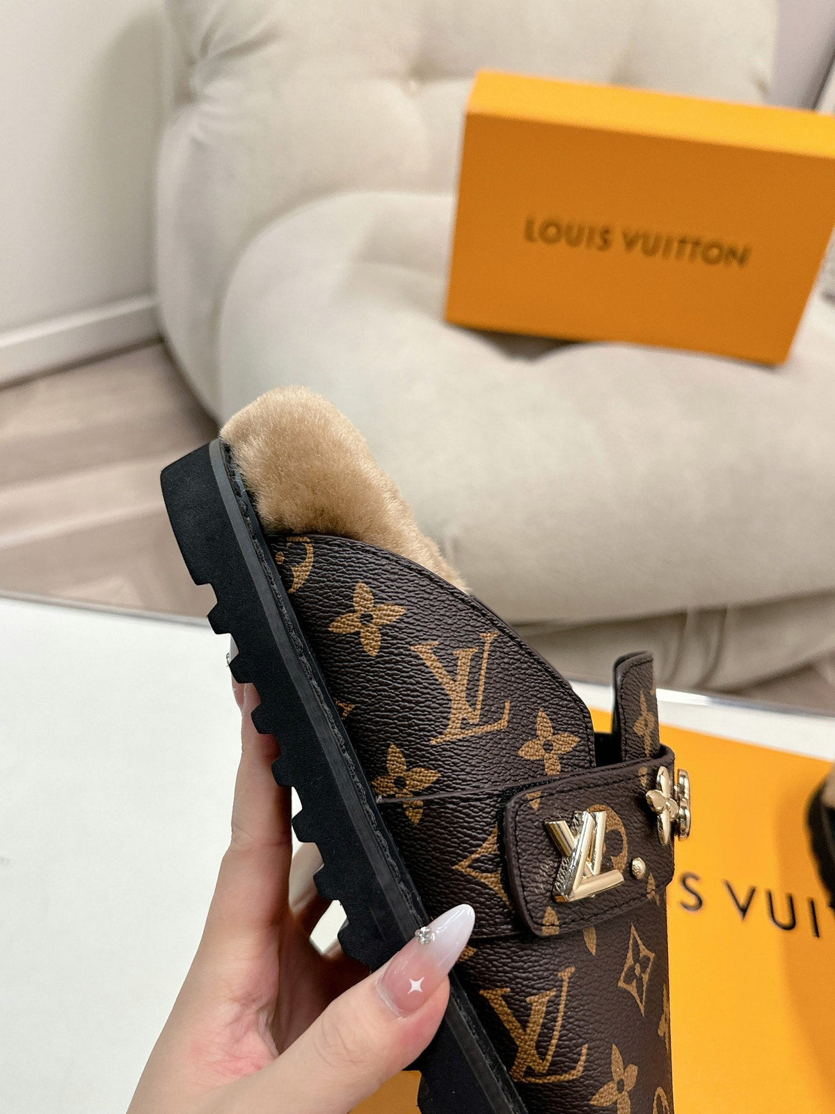 Women’s Flat Winter Slippers