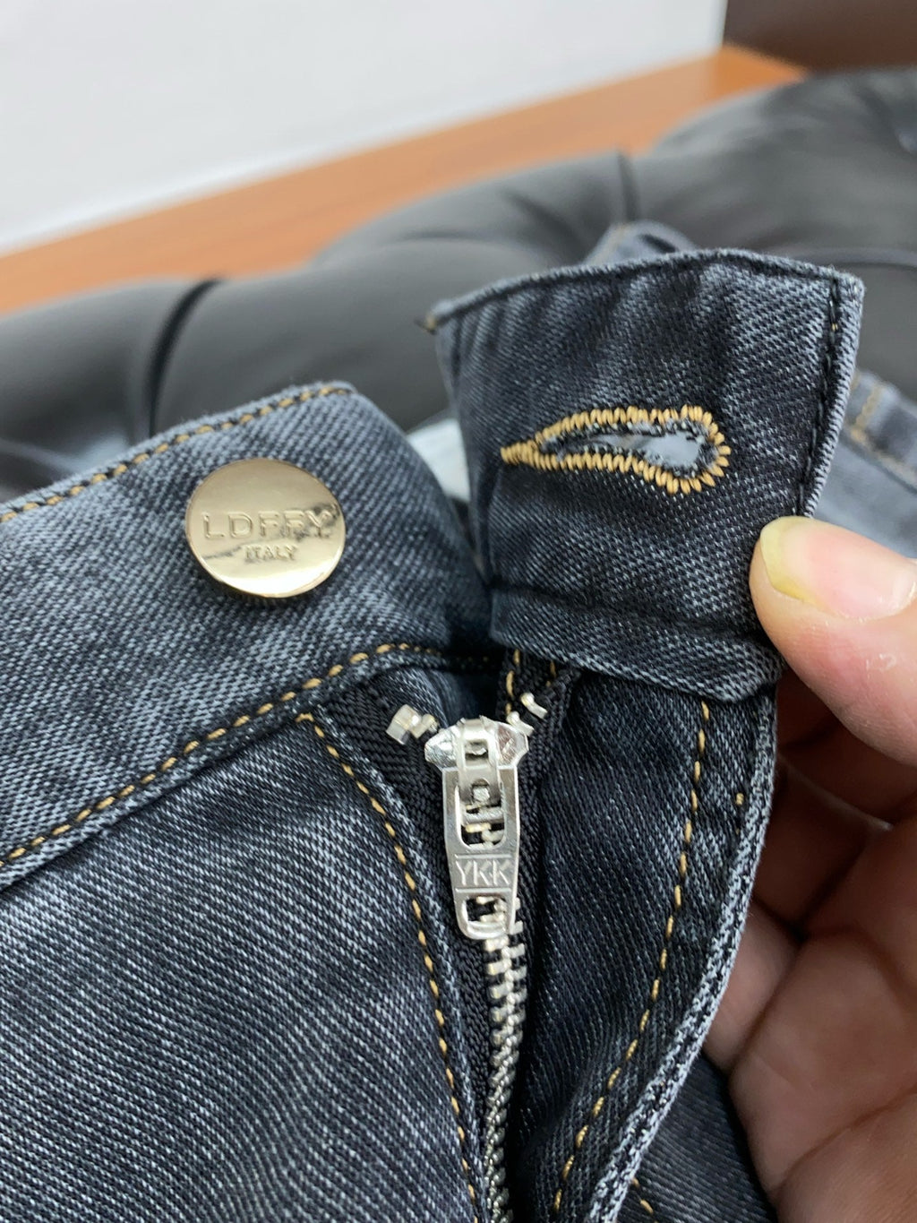 Men’s Slim Straight-Leg Stretch Denim Jeans