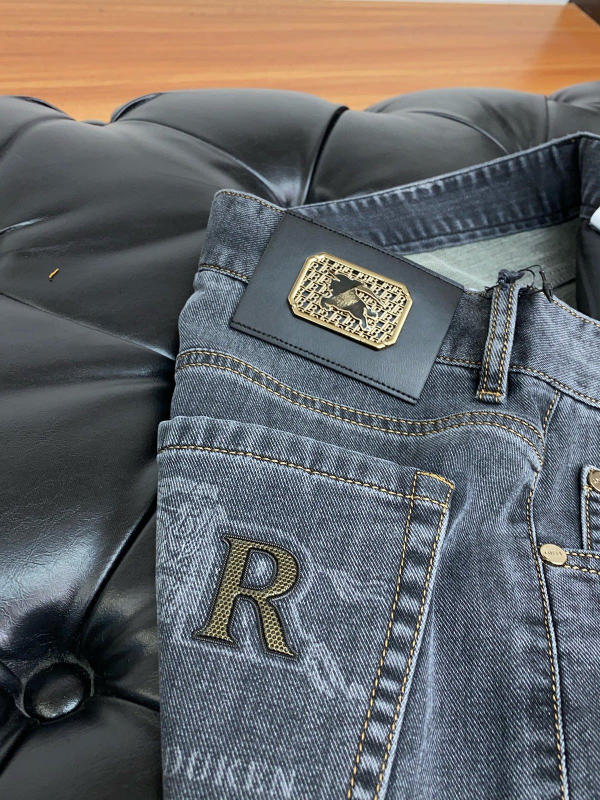 Men’s Slim Straight-Leg Stretch Denim Jeans