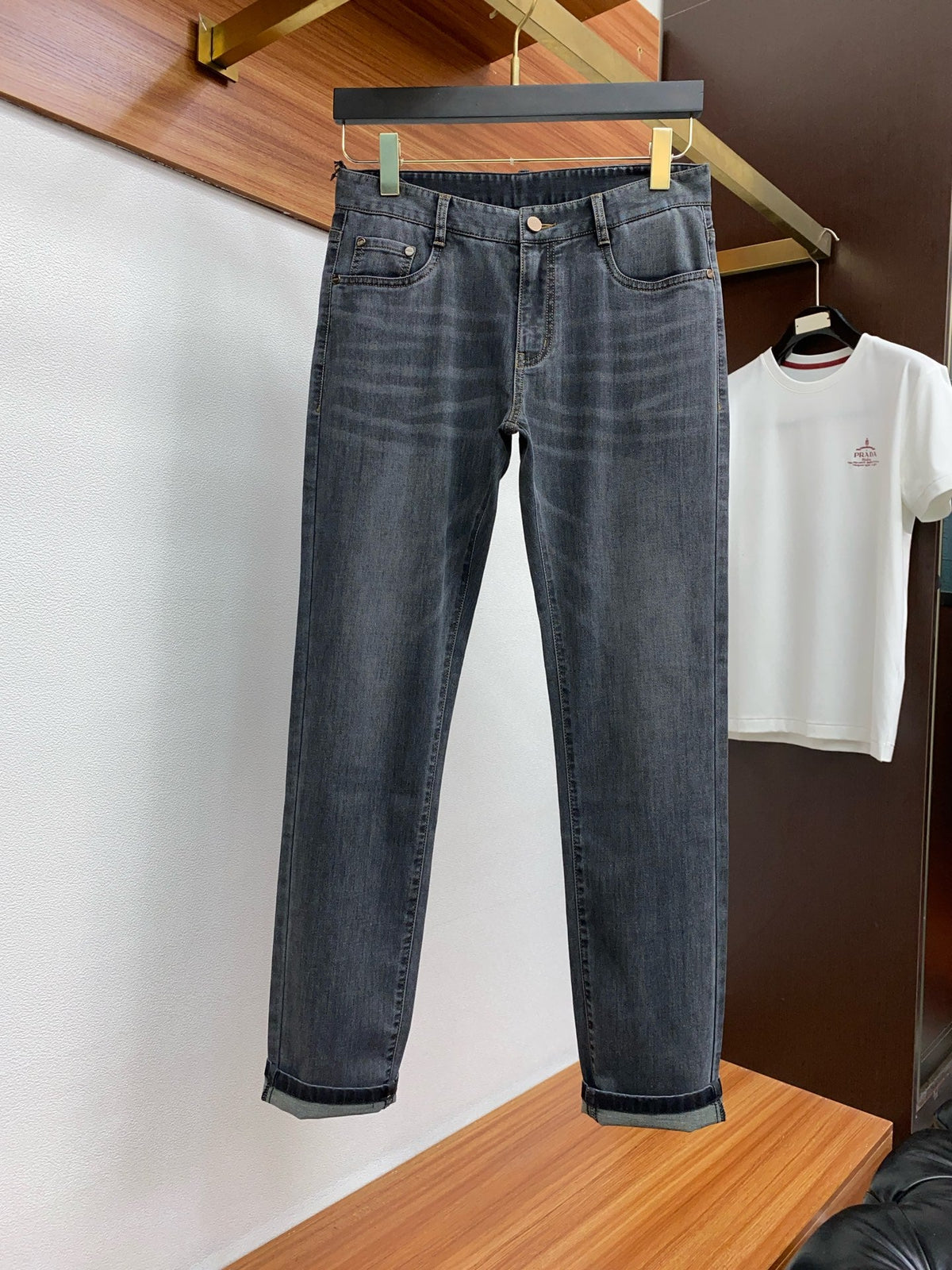 Men’s Slim Straight-Leg Stretch Denim Jeans