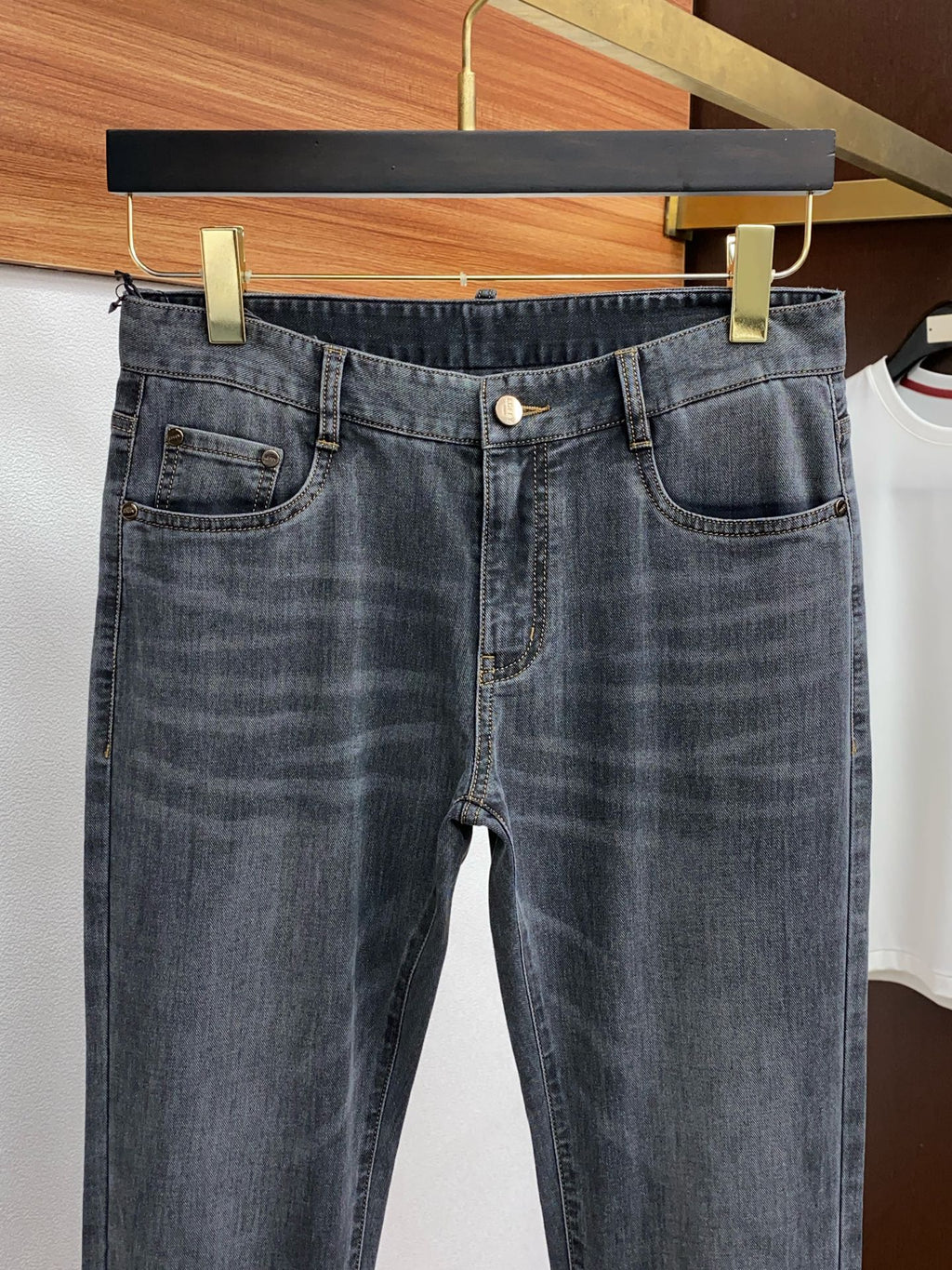 Men’s Slim Straight-Leg Stretch Denim Jeans