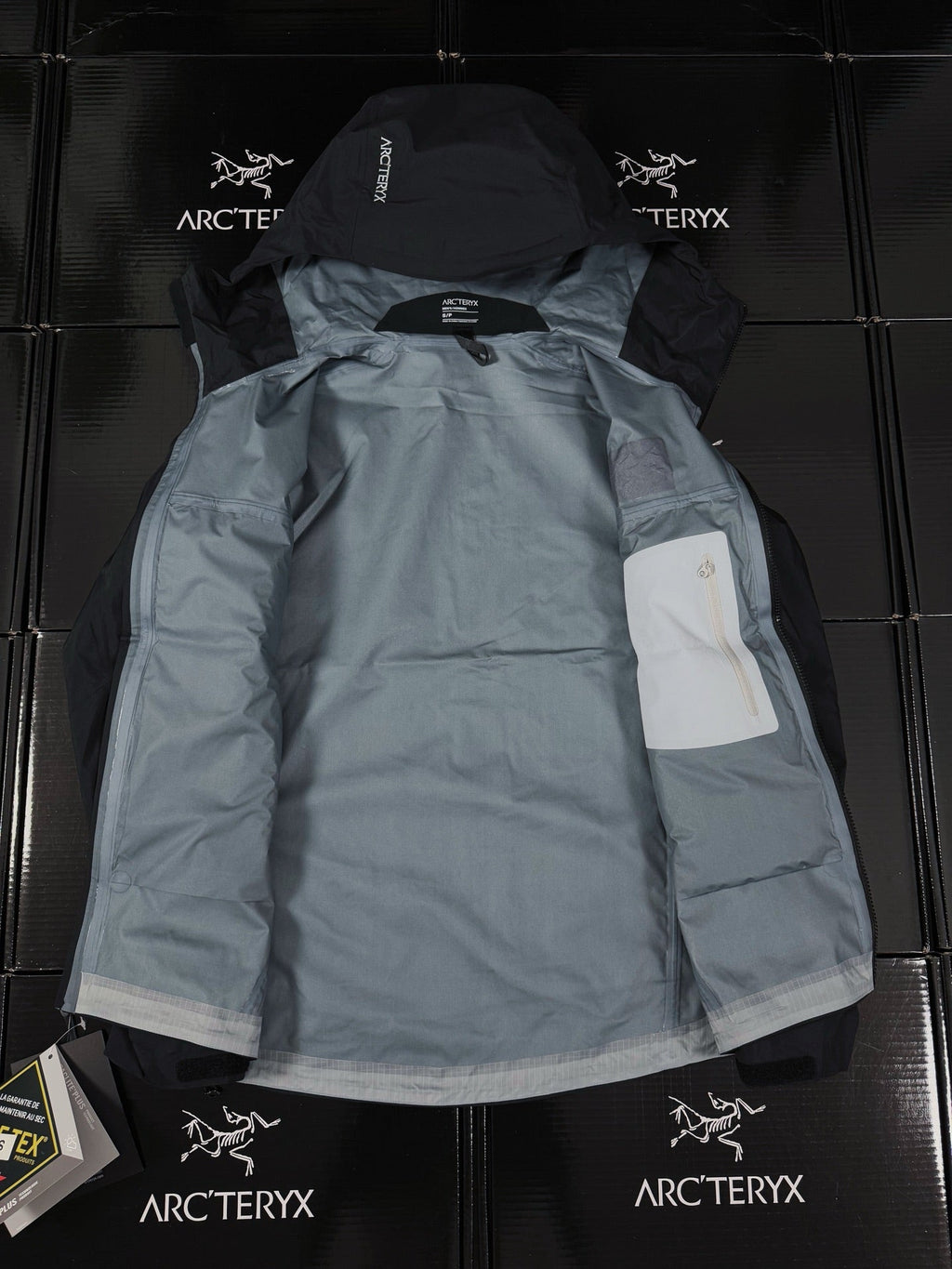 Beta Lightweight 2024 Hooded Jacket