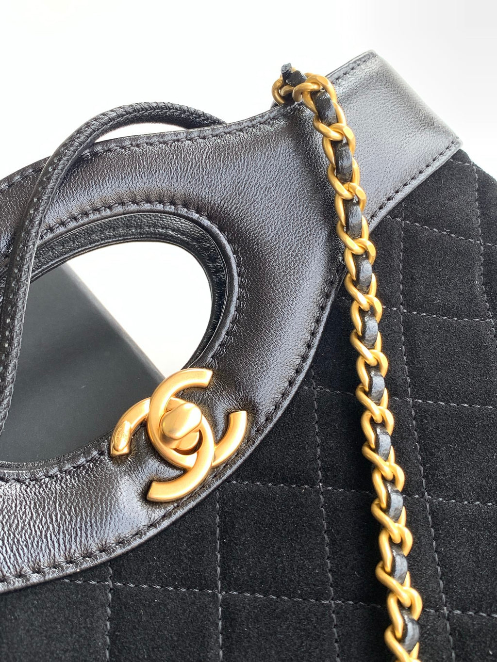 Classic Nubuck Sheepskin Shoulder Bag – 22cm