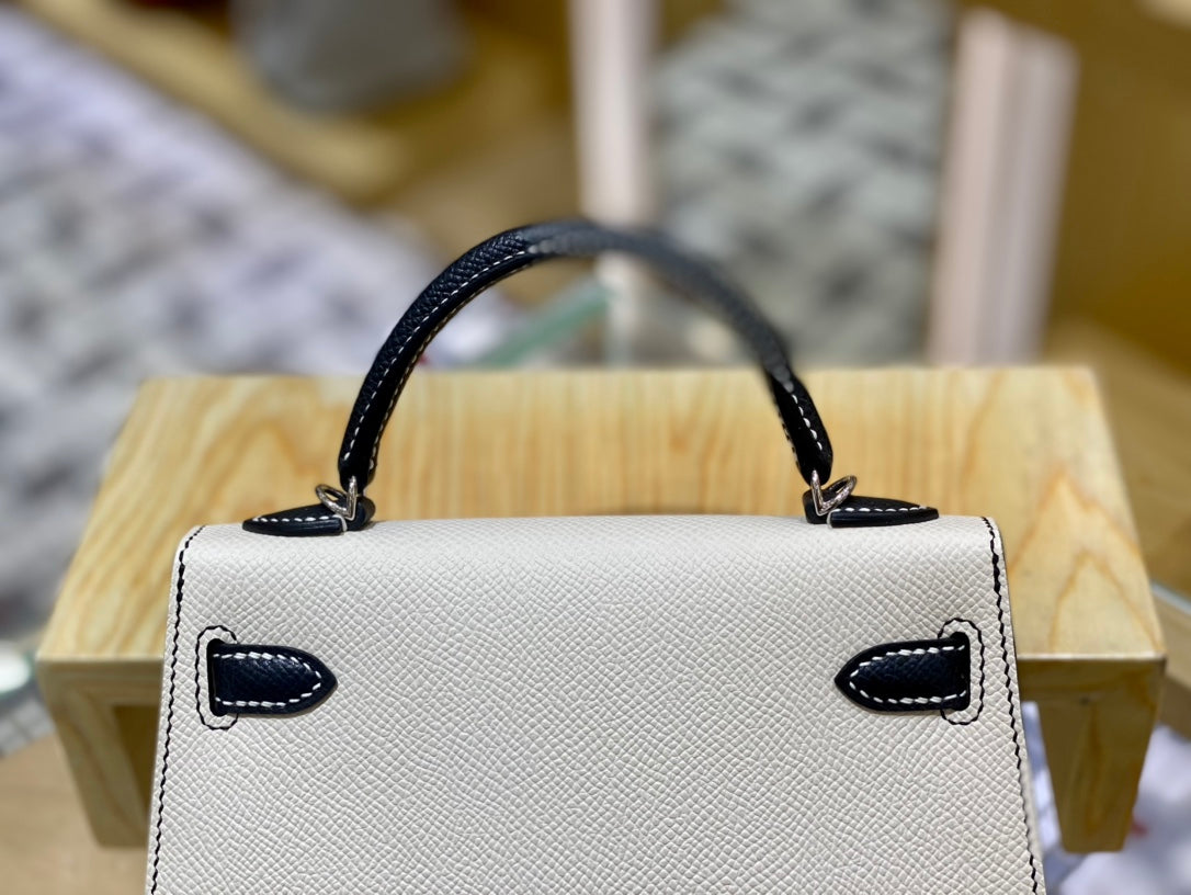 Epsom Batido in Black & White 19